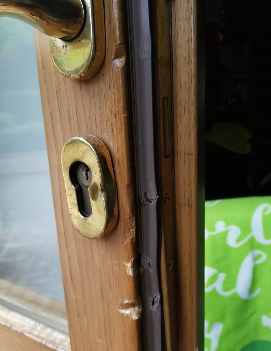 18ade5b8 e1f0 40cb a556 d3a333f18ba7