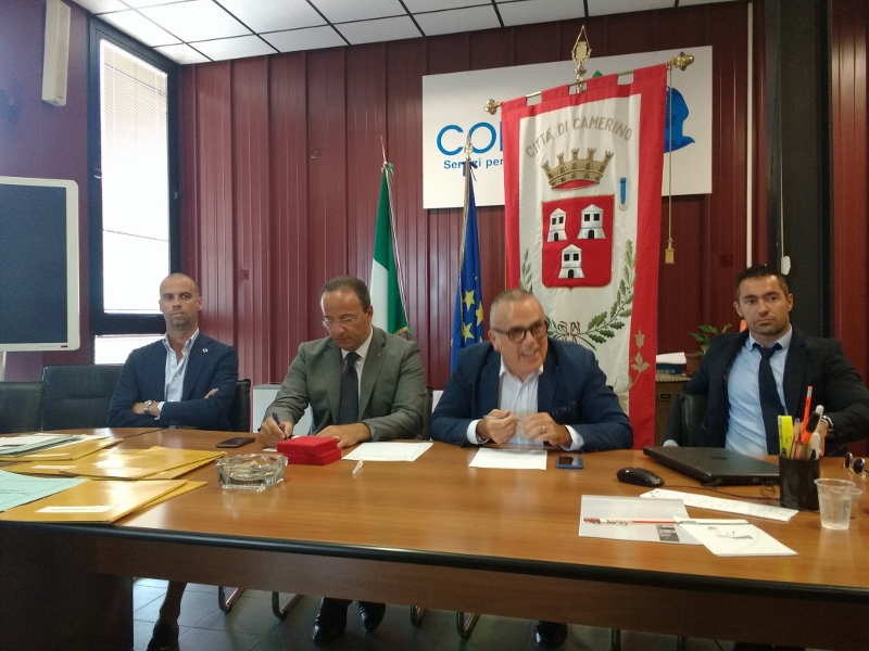 Il primario Di Matteo il sindaco Pasqui il direttore dellArea vasta 3 Maccioni e il sindaco di Pievetorina Gentilucci