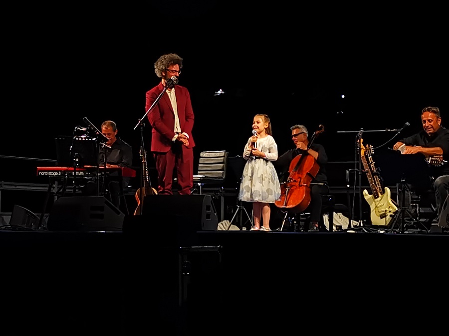 Simone Cristicchi con Anita Bartolomei e i musicisti