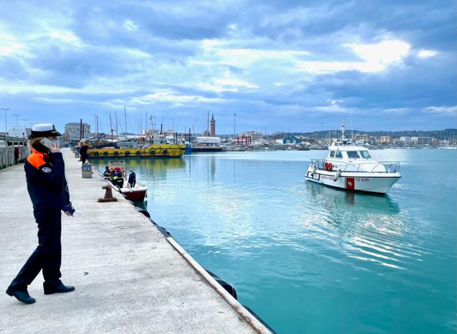 polizia sul mare