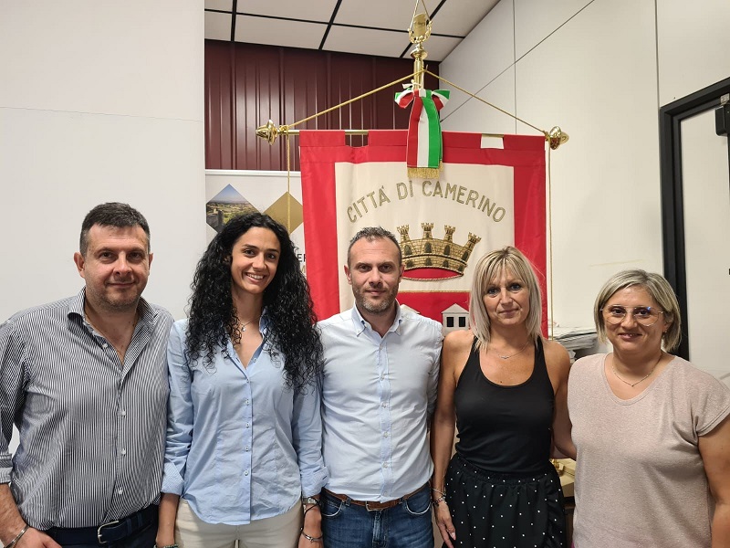 Il sindaco Roberto Lucarelli con i componenti della Giunta Stefano Falcioni Silvia Piscini Antonella Nalli e Erika Cervelli 