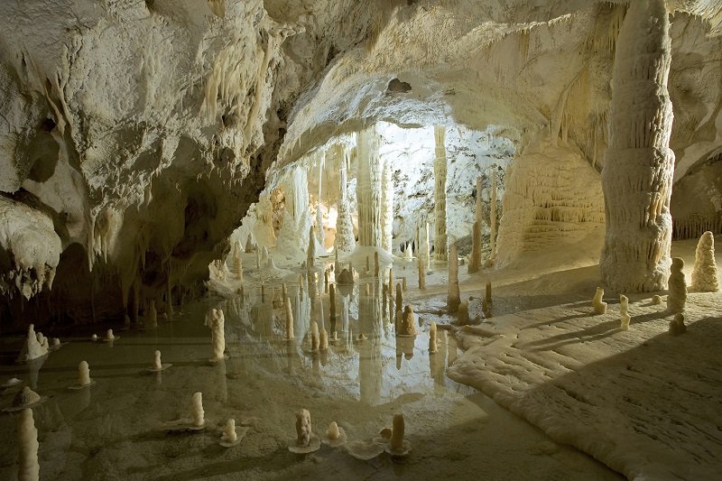 Sala Candeline Grotte di Frasassi1