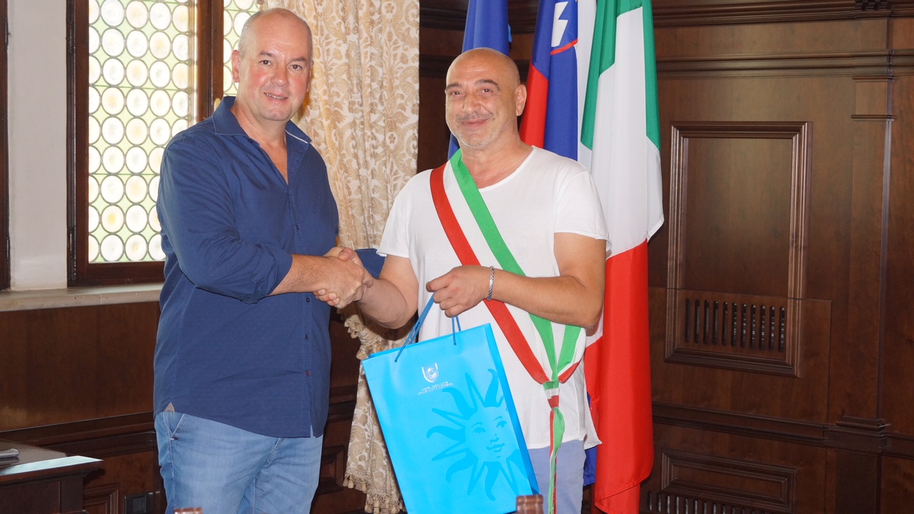 570F4D9F 41E1 4479 8372 AEA342199BEE