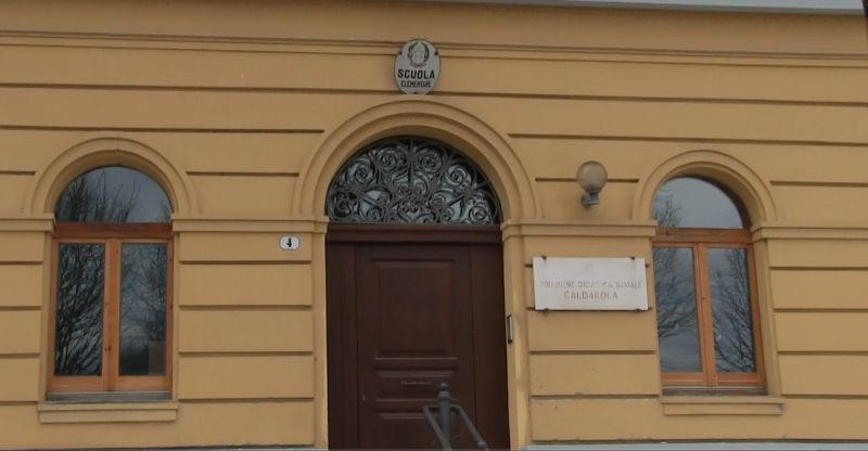 INGRESSO SCUOLA ELEMENTARE CALDAROLA