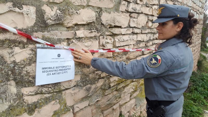 foto sequestro immobile abusivo