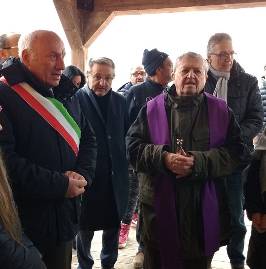 muccia con parroco 1