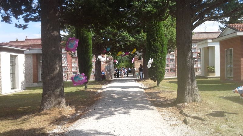 palloncini cimitero