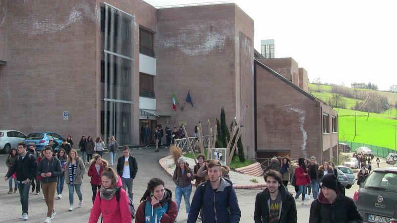 polo scolastico madonna delle carceri con ragazzi