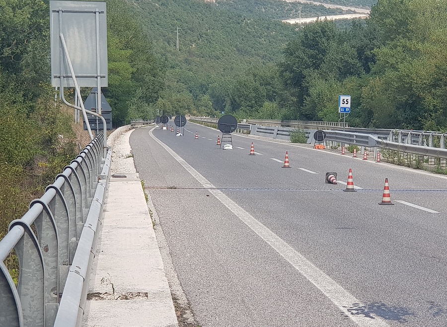 ponte Fiungo superstrada con corsia chiusa