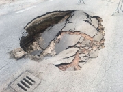 Sarnano, voragine in via Aldo Moro