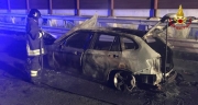 Paura in A14, a fuoco un'auto