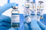 Vaccini: si aprono le prenotazioni per la fascia 70-79 anni