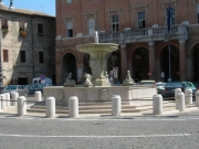Matelica, domani torner&agrave; a risplendere la fontana di piazza Mattei