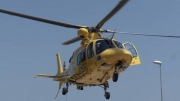 Cade dal tir mentre scarica, trasportato a Torrette