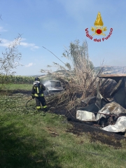 Morrovalle, a fuoco due container