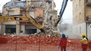 Castelraimondo  Demolito immobile in Viale Europa.  Riapre la circolazione a senso unico