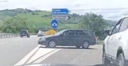 Imbocca la superstrada contromano, ma si ferma sulla rampa