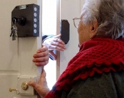 Occhio alle truffe. Falsi operatori del Cosmari in circolazione