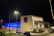 Campus Unicam illuminato di blu. Settimana dell'uso consapevole degli anti-biotici