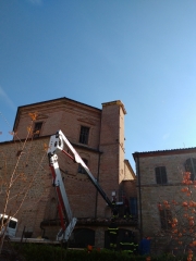 Camerino- Vigili del fuoco mettono in sicurezza da rischio crolli la chiesa di Madonna delle Carceri