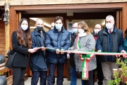 Taglio del nastro ad Ussita di casa Ruggeri. Acquaroli: "Dare certezze ai territori"