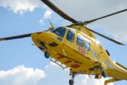 Investita mentre passeggia, trasportata in eliambulanza a Torrette
