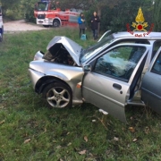 Appignano: esce di strada e finisce contro una pianta. Grave una ventiduenne