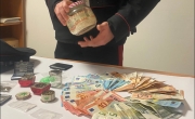 Insospettabile sessantenne arrestata per spaccio