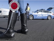 Trasporta latticini "non tracciabili", carico sequestrato dalla polizia