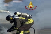 Macerata, incendio di un'auto all'uscita Galleria delle Fonti