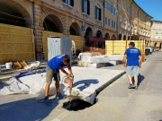 Montano una gru ma si apre una voragine: sotto c&rsquo;&egrave; una grotta