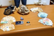 Sequestrata droga e oltre 4mila euro in contanti. Due nei guai
