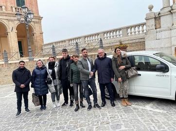 Treia solidale, donata un&#039;auto a una famiglia ucraina