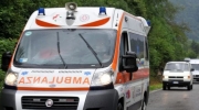 Auto investe un ciclista