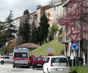 Camerino, scivola dalle scale e batte la testa. Anziana in ospedale