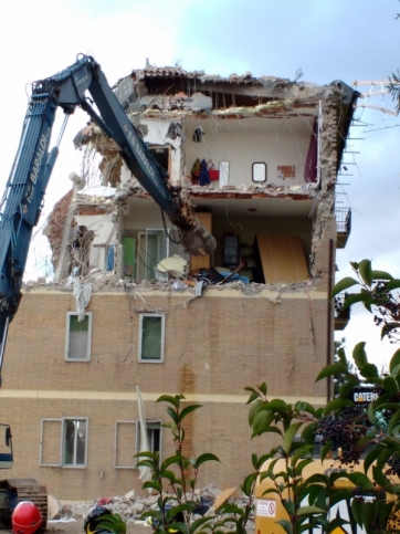 Camerino- iniziata la demolizione del palazzo di via Sant&#039;Agostino