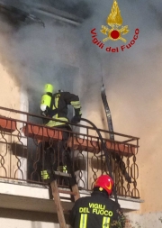 Incendio a Pioraco.  Casa in fiamme