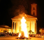Vigilia di festa a Camerino. In serata, corteo storico e Offerta dei Ceri