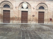 Vandali al Vaccaj, imbrattate le facciate dello storico teatro di Tolentino