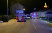 Scontro frontale tra furgone e auto, intervento dei vigili del fuoco