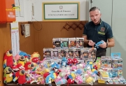 Sequestrati oltre 2400 articoli contraffatti e insicuri, denunciato commerciante