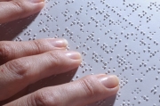 Testi scolastici per alunni con disabilit&agrave; sensoriale