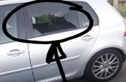Pieve Torina- quarto finestrino d'auto in frantumi a Le Piane