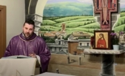 Fabriano, il parroco celebra in diretta streaming. Migliaia di visualizzazioni