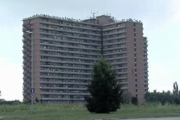 Hotel House, appartamento occupato abusivamente