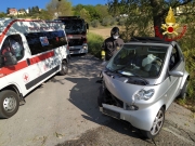 Fuori strada con l'auto. Donna in ospedale