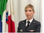 Immigrato si getta in mare per sfuggire alla Polizia