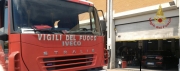 Auto va a fuoco in una autofficine
