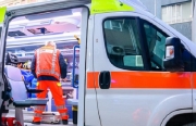 Si ribalta con l'auto, al pronto soccorso in codice rosso