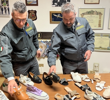 Operazione nel distretto calzaturiero, sequestrati oltre 2600 articoli con marchi contraffatti